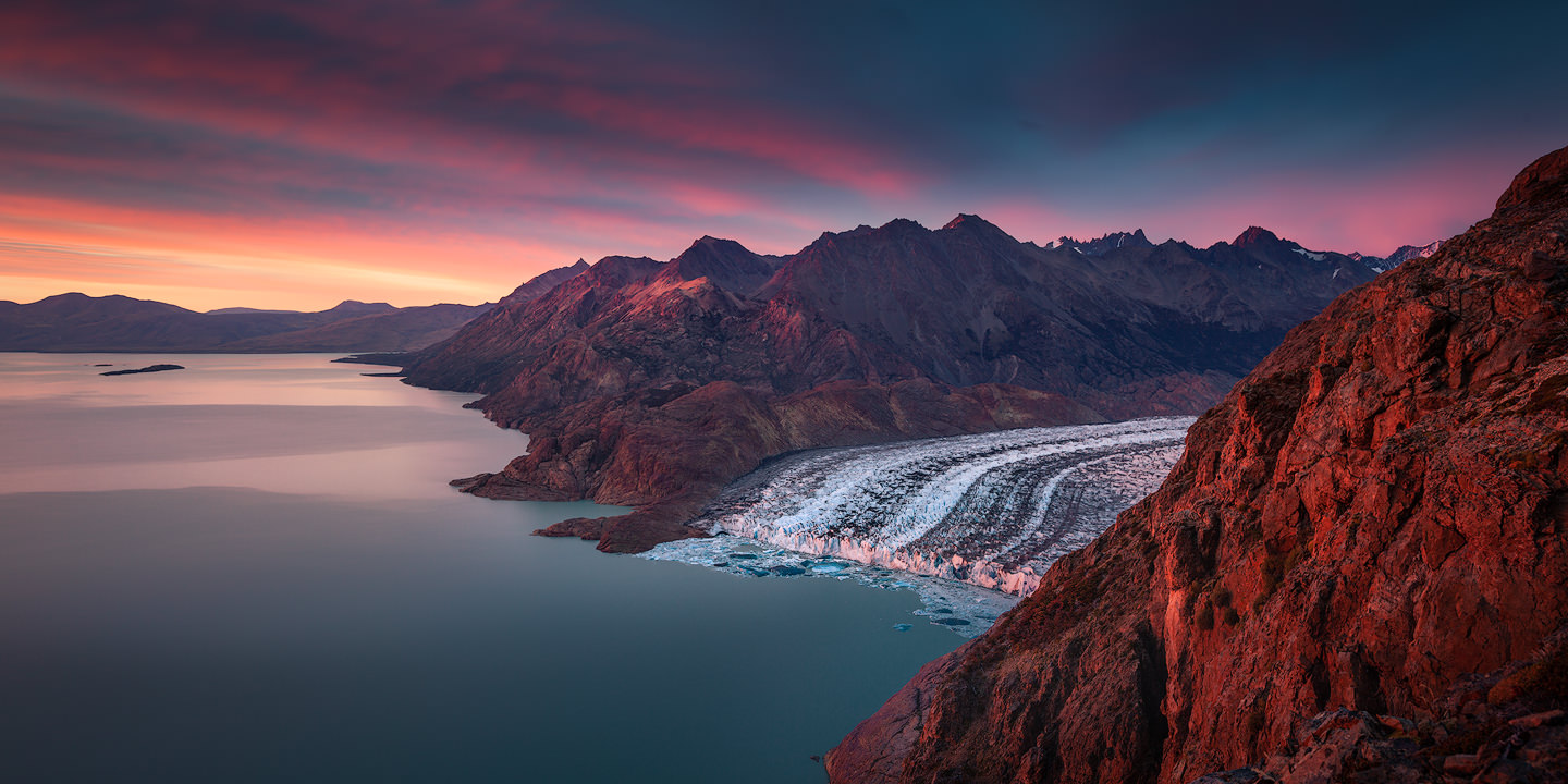 Glaciar Viedma at sunrise