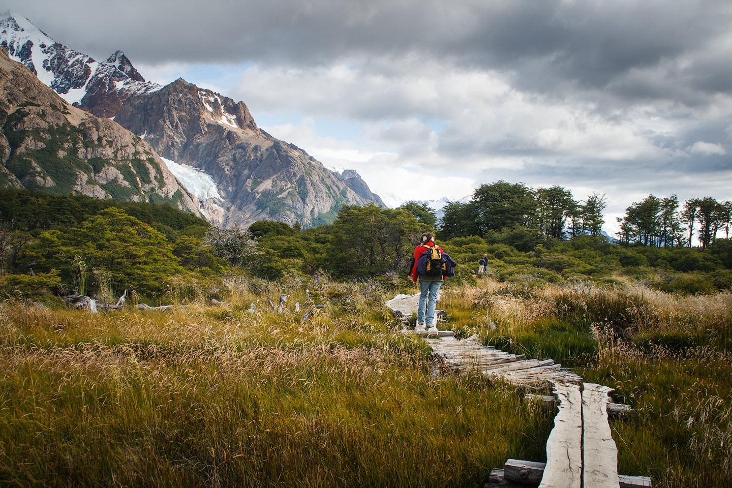 Hiker walking on wooden bridge in Parque Nacional los Glaciares